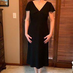 Black lines V-neck dress